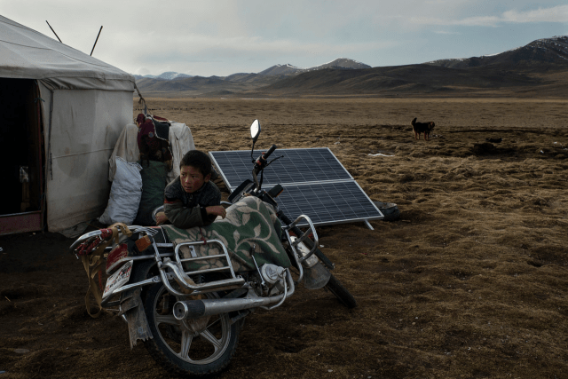 TIBET CONSCIOUSNESS - GLOBAL WARMING - CLIMATE ACTION. STEPPE OF SANJIANGYUAN NATIONAL NATURE RESERVE IN QINGHAI PROVINCE. NOMADS ARE FORCED TO LIVE IN CAMPS.