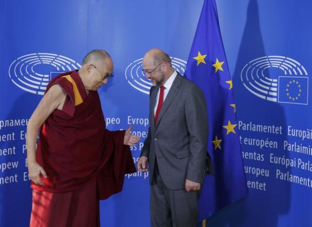 Tibet's exiled spiritual leader the Dalai Lama (L), is welcomed by European Parliament president Martin Schulz at his arrival at the European Parliament in Strasbourg, France, September 15, 2016. REUTERS/Vincent Kessler
