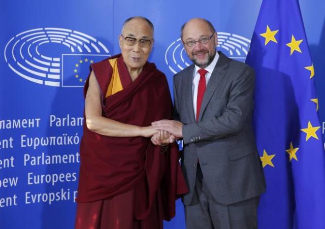 Tibet's exiled spiritual leader the Dalai Lama (L), is welcomed by European Parliament president Martin Schulz at his arrival at the European Parliament in Strasbourg, France, September 15, 2016. REUTERS/Vincent Kessler
